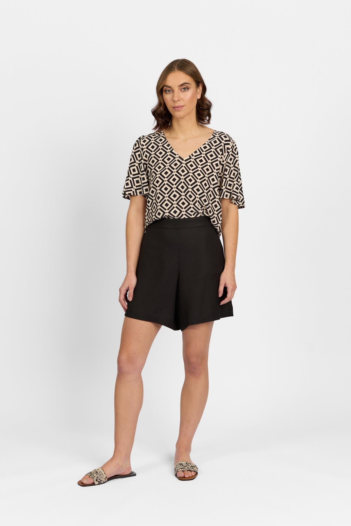 Knewe - Zepher Short in Black