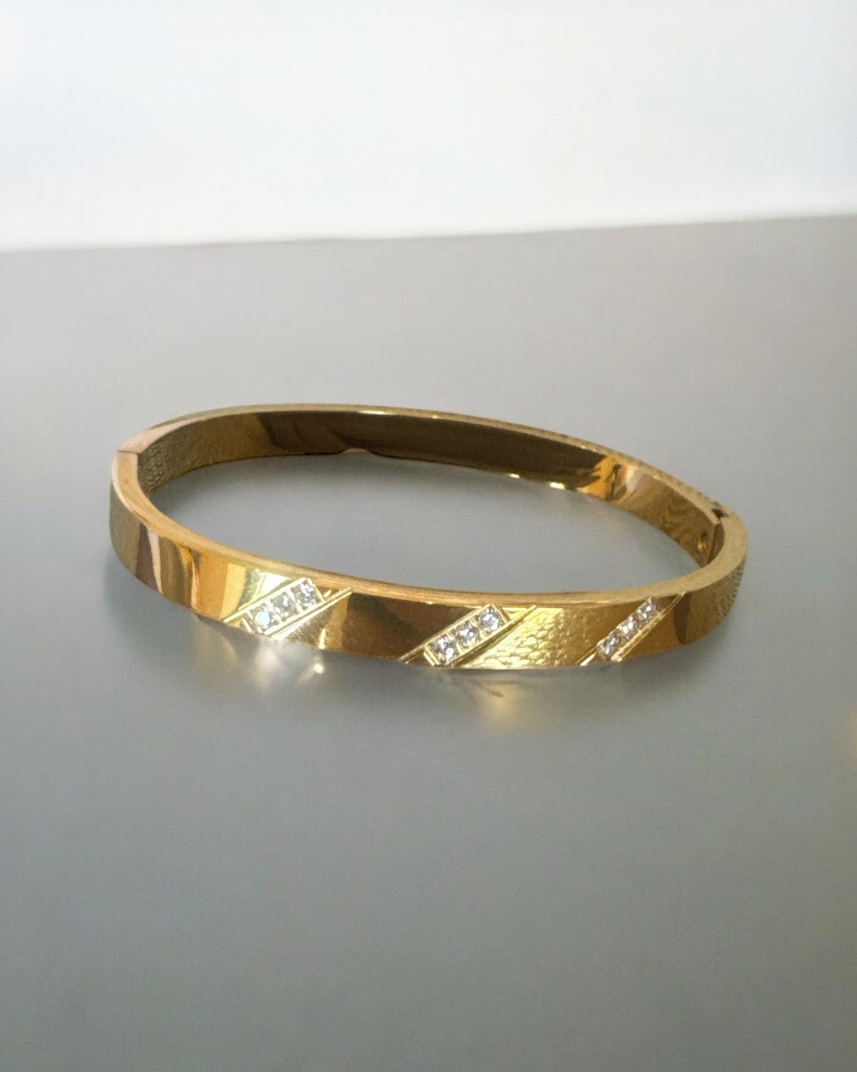 Gold Prescious Stone Bangle